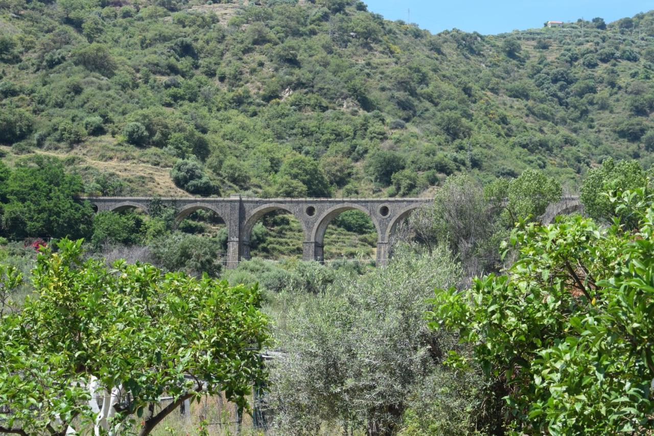 La Porta Delle Gole Hotel Motta Camastra Bagian luar foto