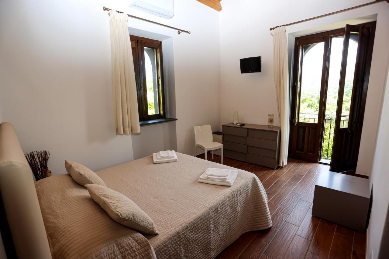 La Porta Delle Gole Hotel Motta Camastra Bagian luar foto