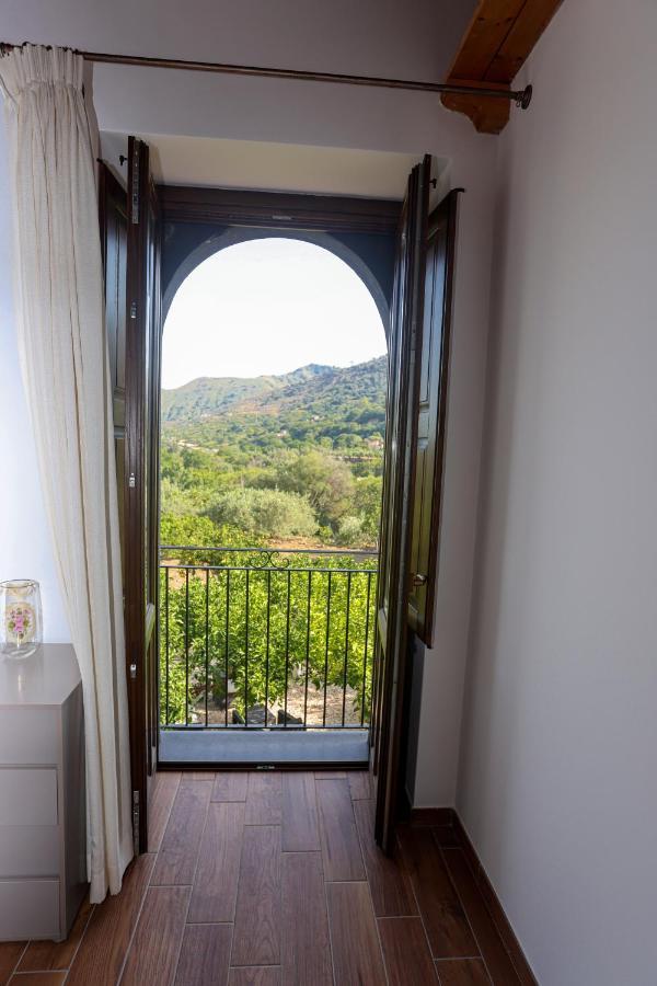 La Porta Delle Gole Hotel Motta Camastra Bagian luar foto