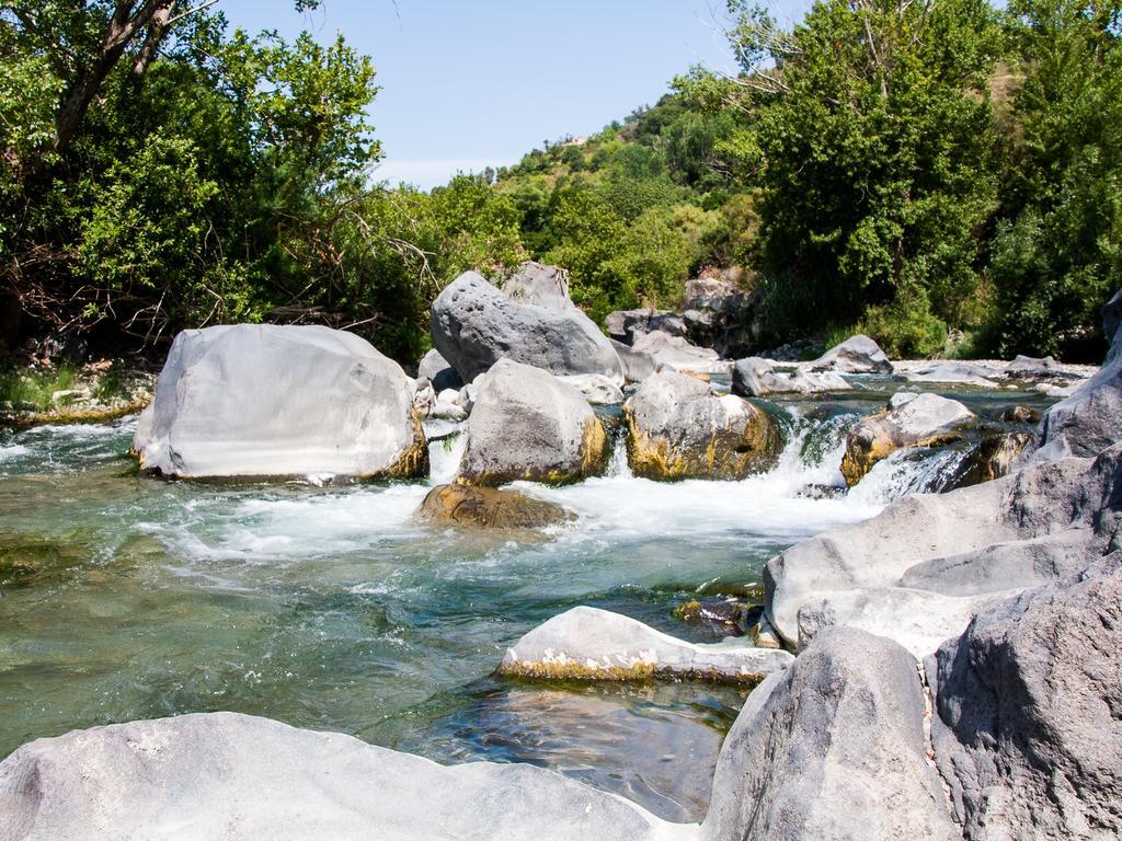 La Porta Delle Gole Hotel Motta Camastra Bagian luar foto