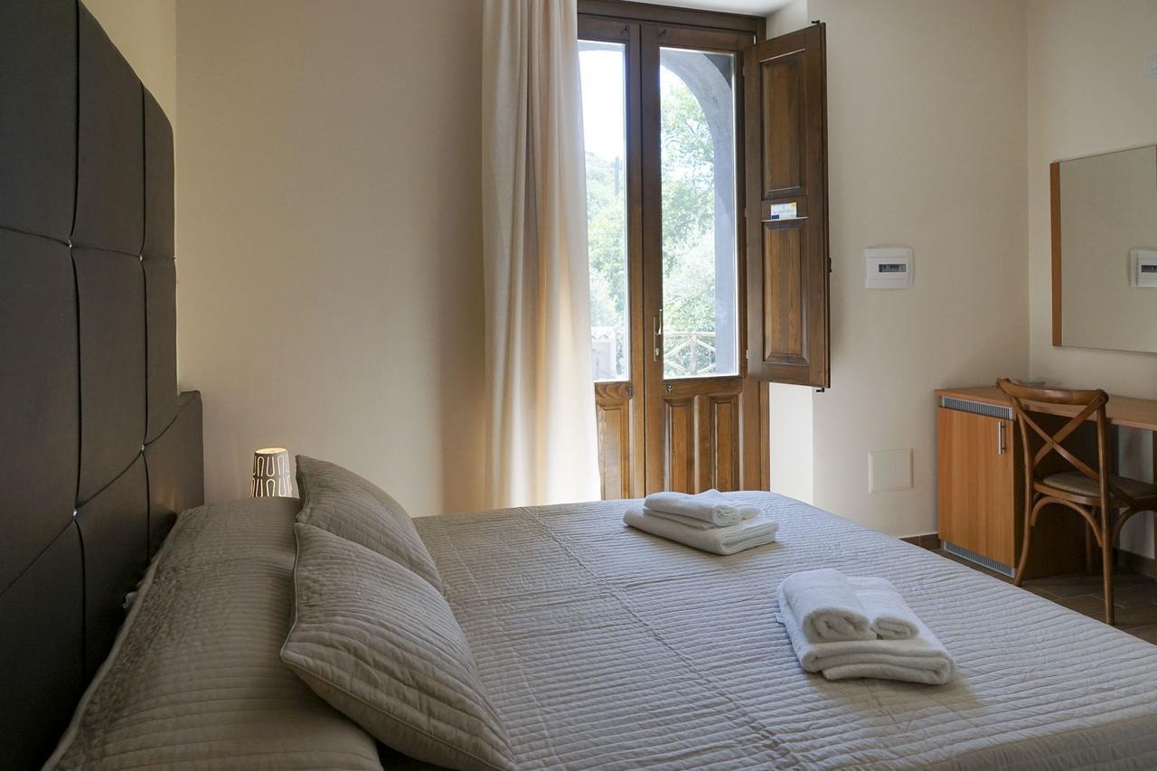 La Porta Delle Gole Hotel Motta Camastra Bagian luar foto